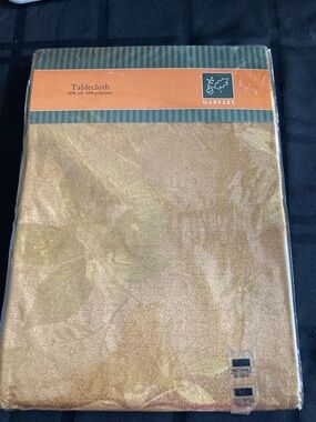 New round Vintage 50% silk 50% polyester gold leaves  Table cloth 60 x 84 oblong